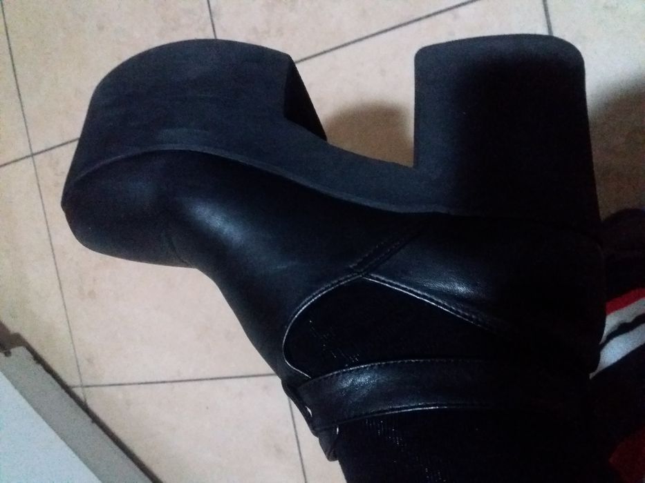 Sapatos de plataforma da prof