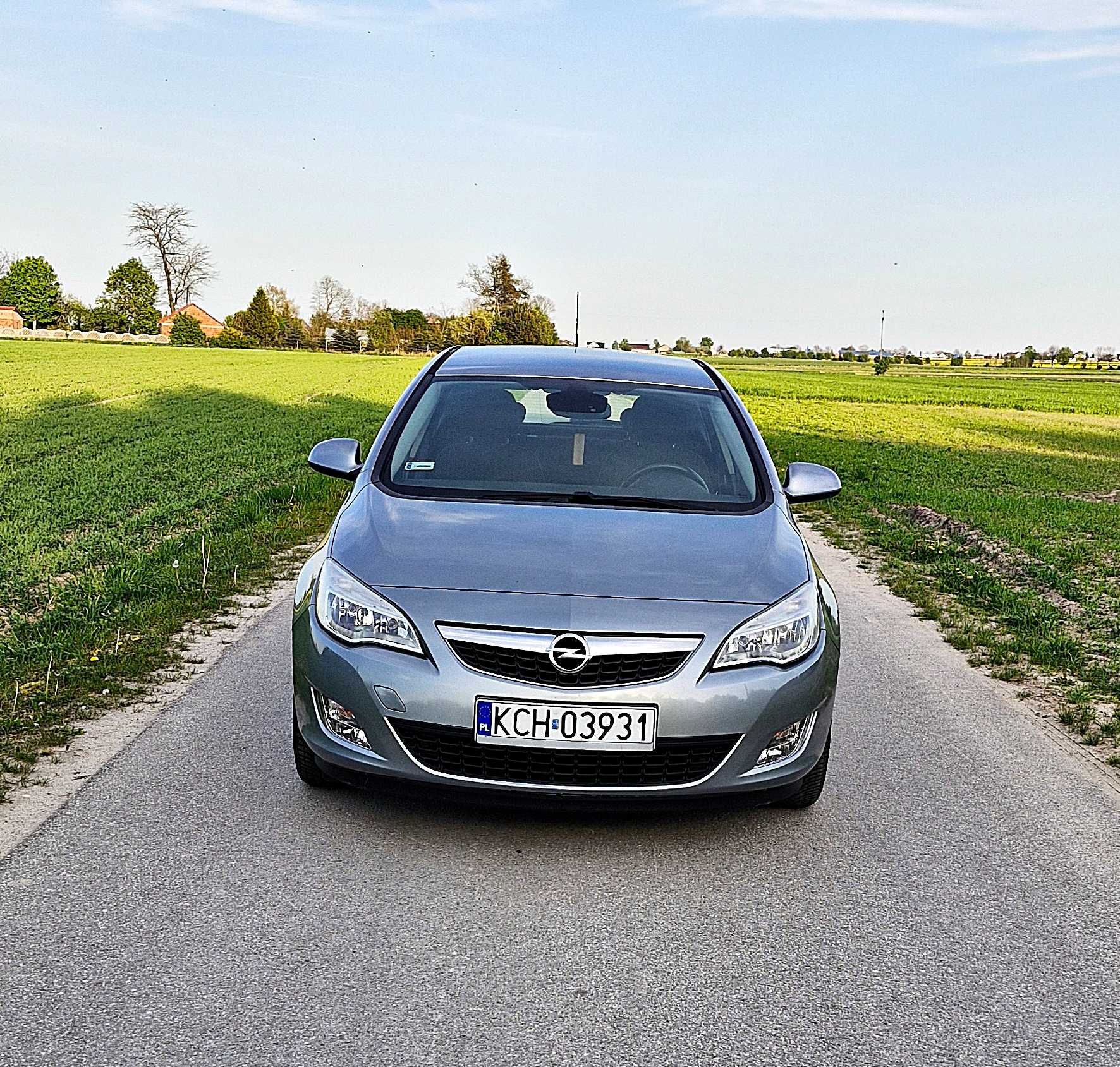 Opel Astra J 1.6 benzyna Grzana kierownica Ładna Dobry stan