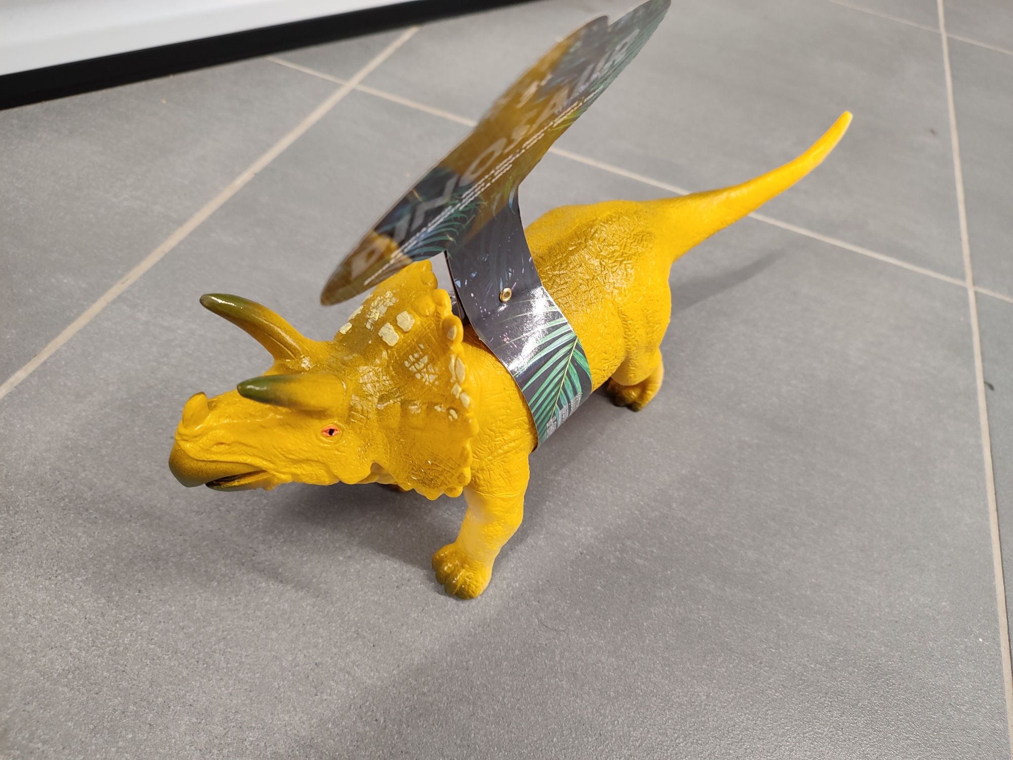 Nowa zabawka dla dziecka Dinozaur Triceratops