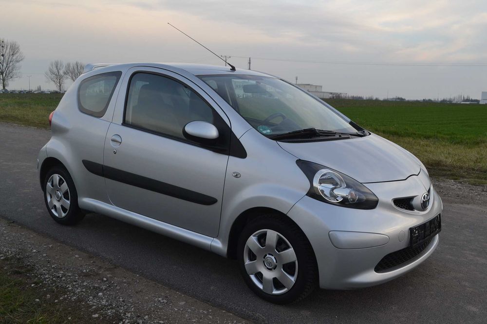 Oszczędna Toyota Aygo z klimatyzacją