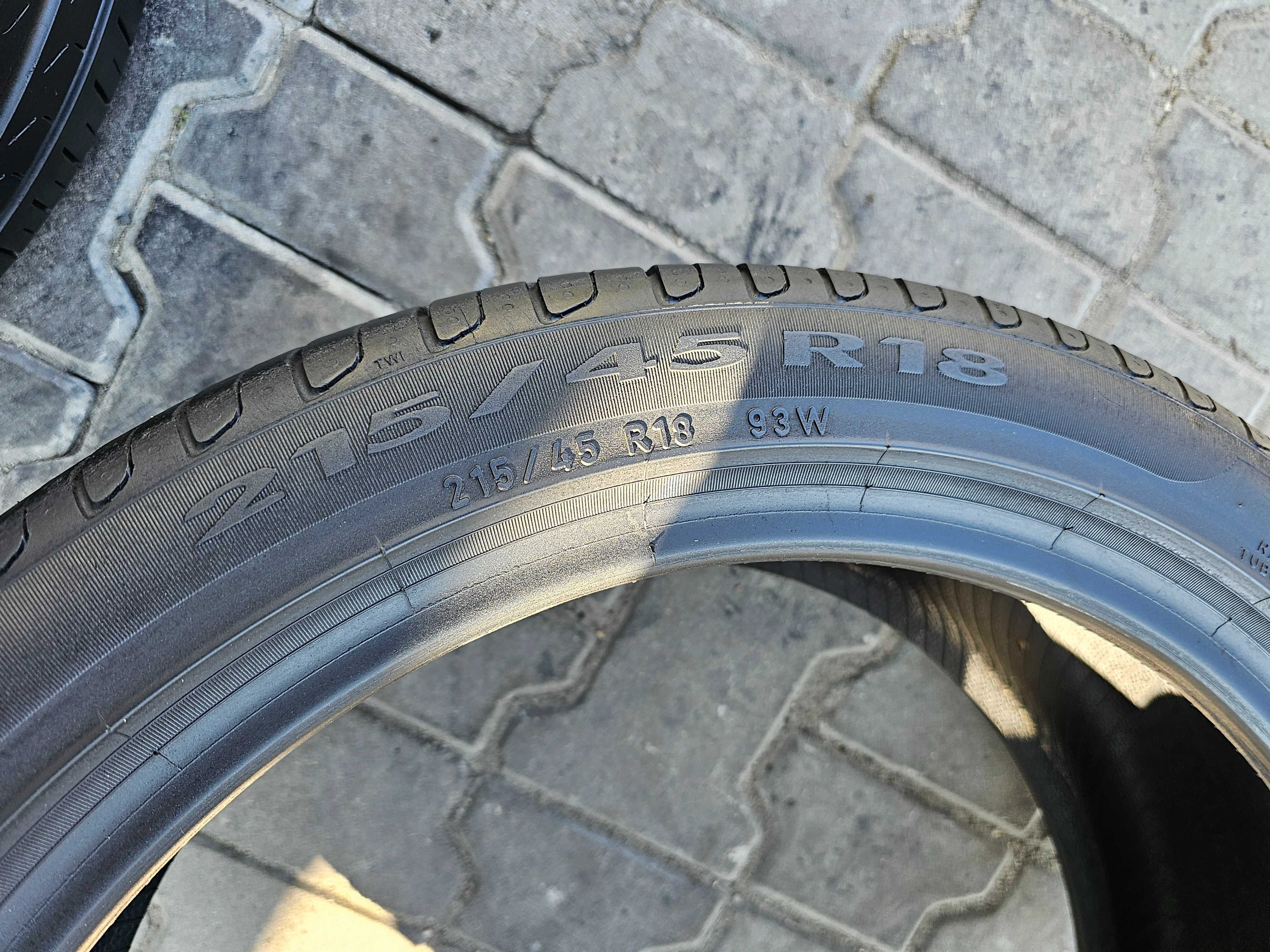 Lato Pirelli 215/45 R18 5mm