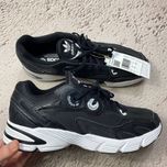 нові оригінал кросівки adidas astir originals