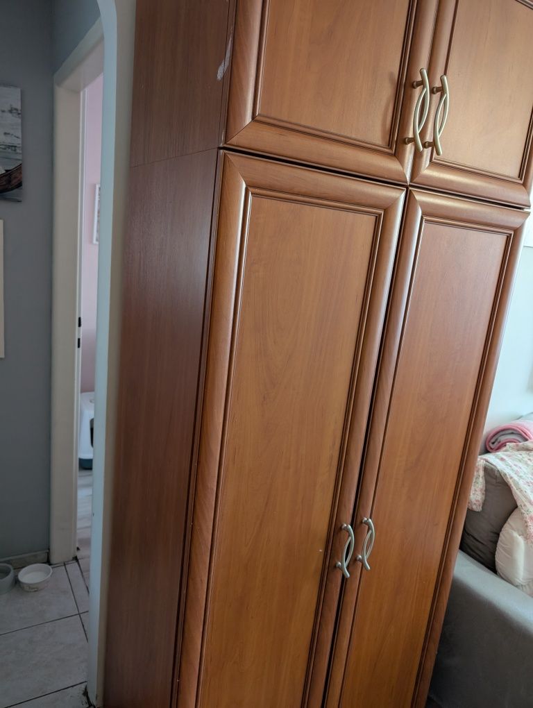 Szafa z nadstawką w bardzo dobrym stanie