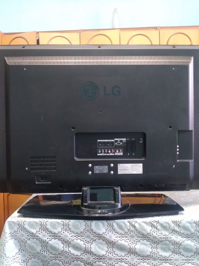 Продам телевізор LG 37LC42-ZC