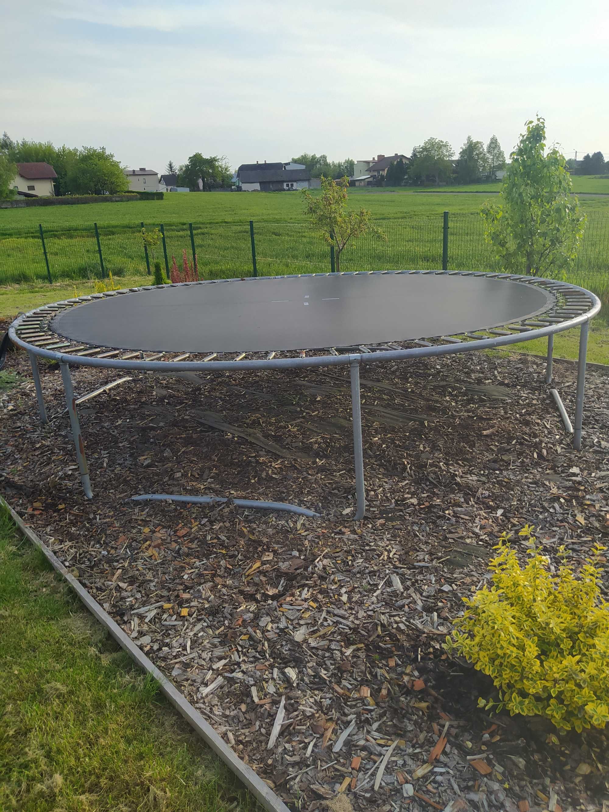 Sprzedam trampoline  3, 5 m.