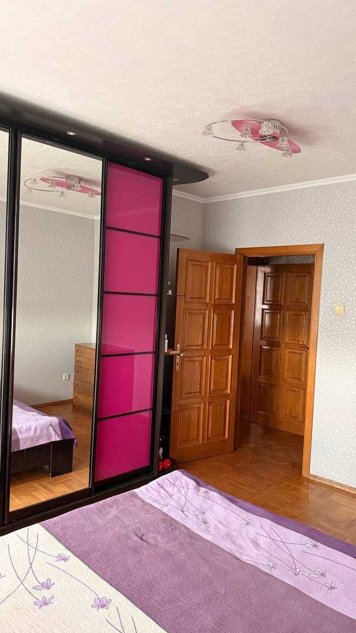 Продам 3-к квартиру на Дружбы Народов 242, с мебелью