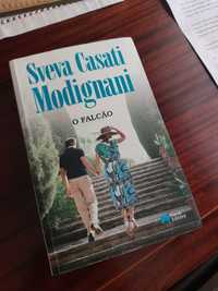 Livro "O Falcão" de Sveva Casati Modignani, portes incluídos