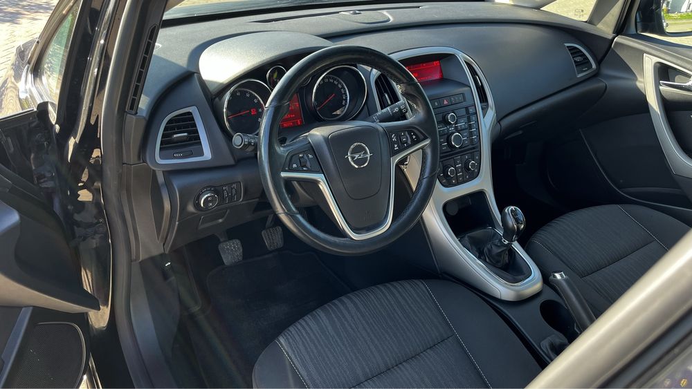 Opel Astra J 1.4 Turbo bardzo ladny bezwypadkowy