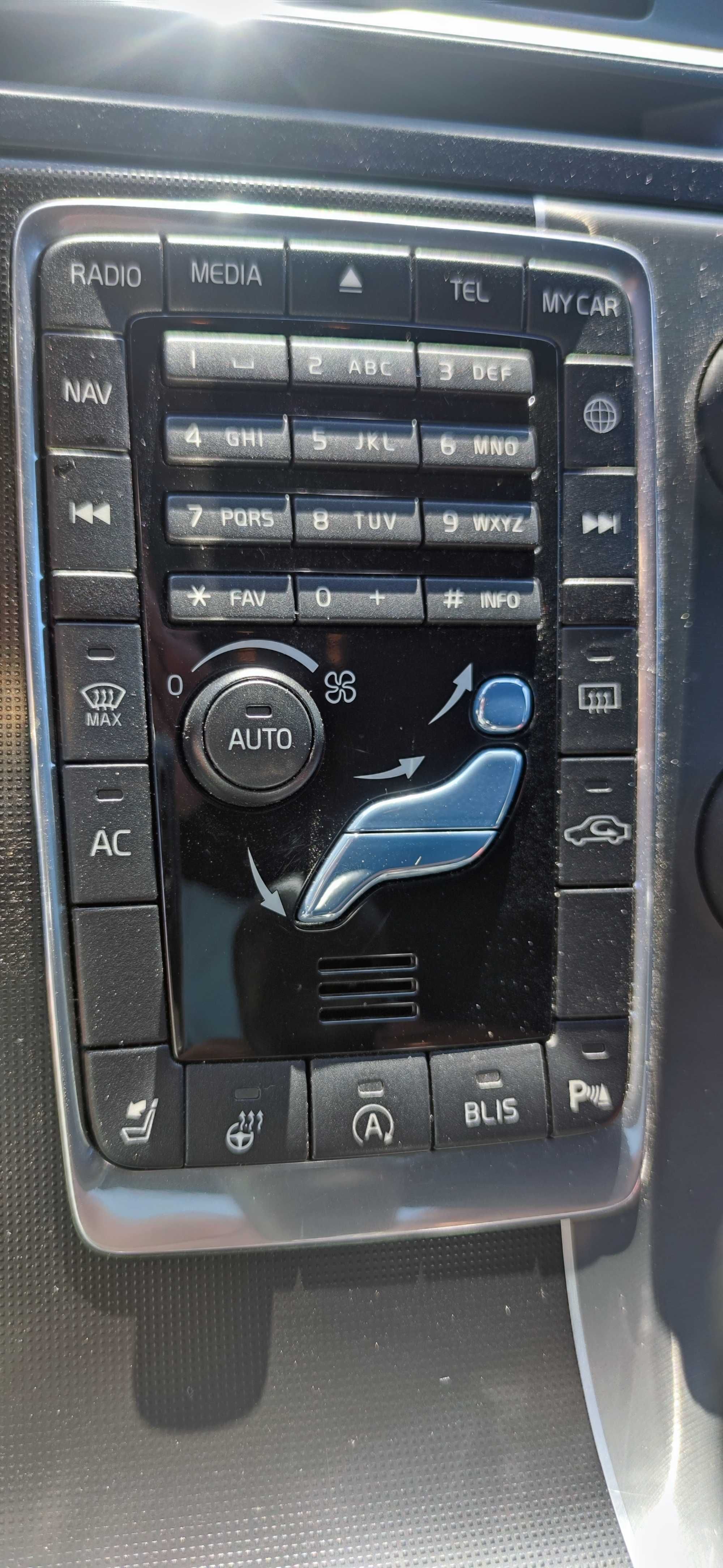 VOLVO v60 D4 R-design