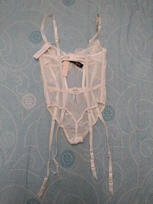 Body Victoria's Secret S stringi biale zapinki do ponczoch