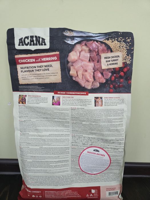 Acana для котиків на вагу. Курочка з оселедцем.