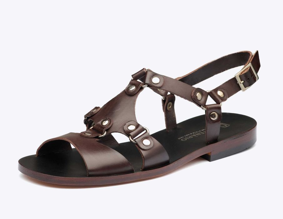 Sandálias de couro tamanho 39