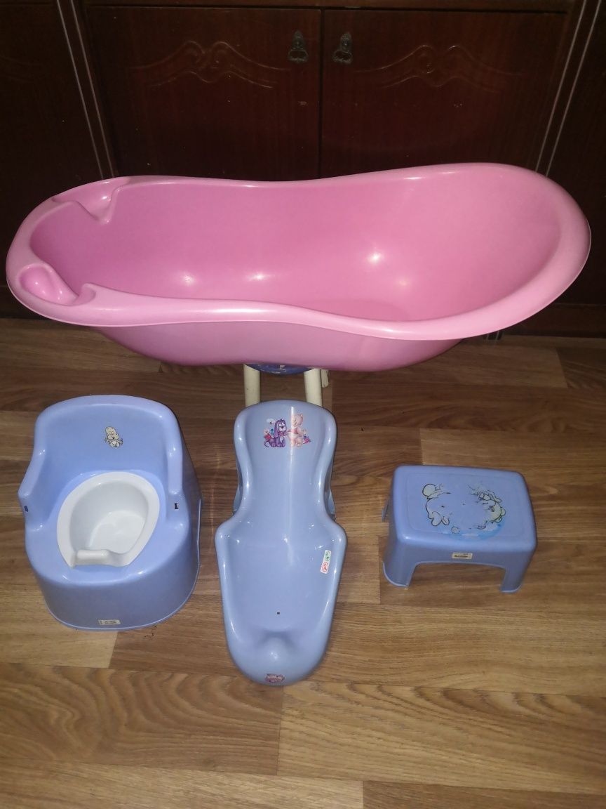 Детская ванночка + подставка в ванночку + горшок + стульчик