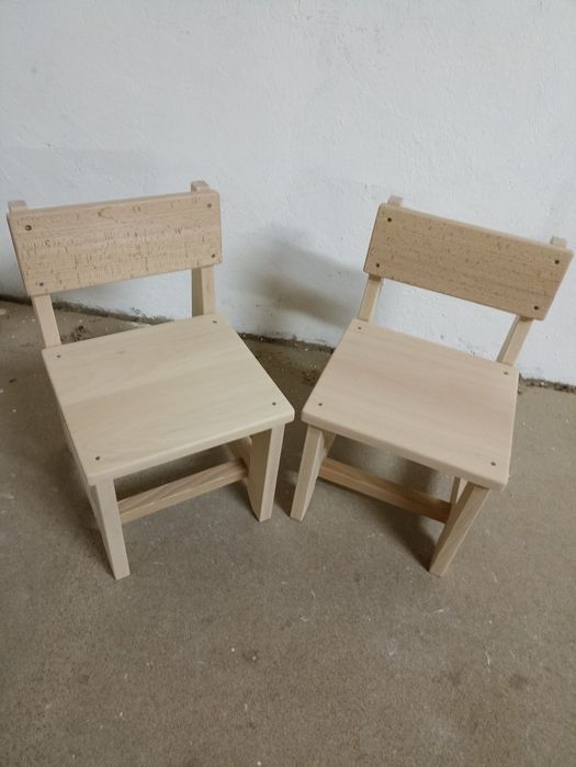 Дитячі крісла із спинкою.