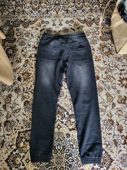 Чоловічі темні штани джогери