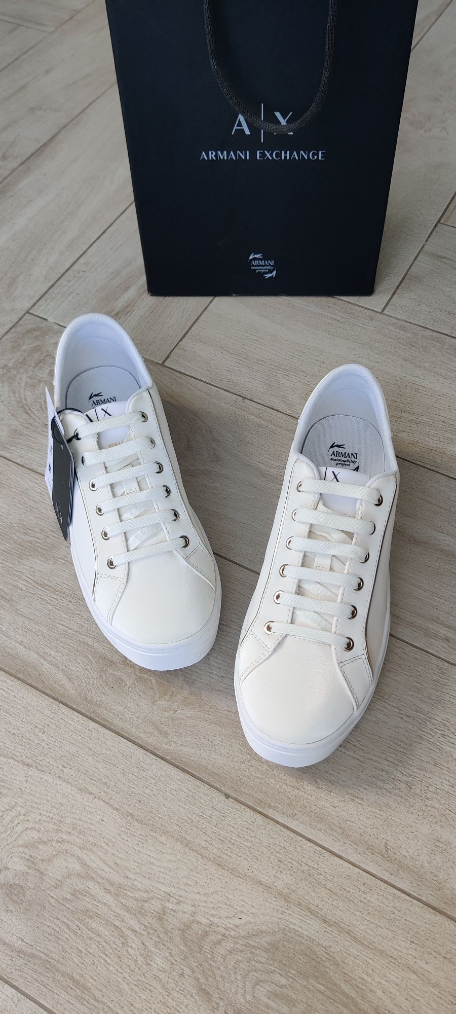 Молочні кеди від Armani Exchange розмір 40