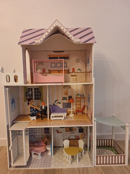 Domek dla lalek drewniany, duży plus lalki