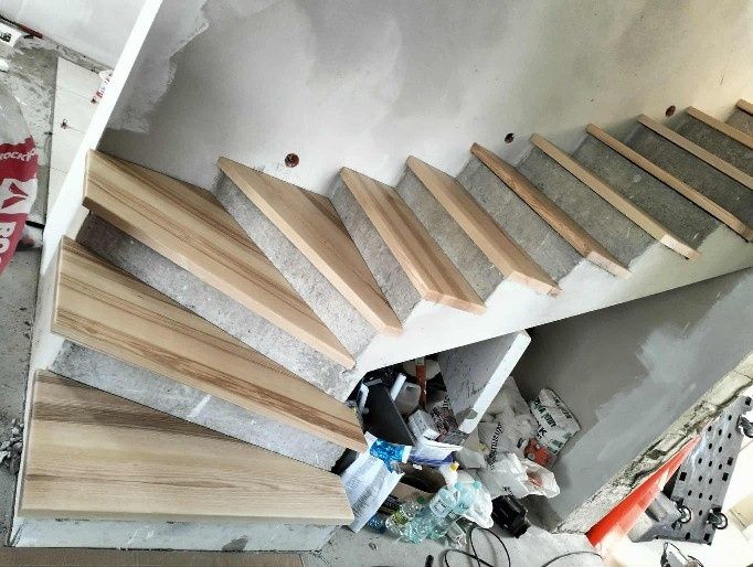 Schody na beton dąb buk klon jesion sosna