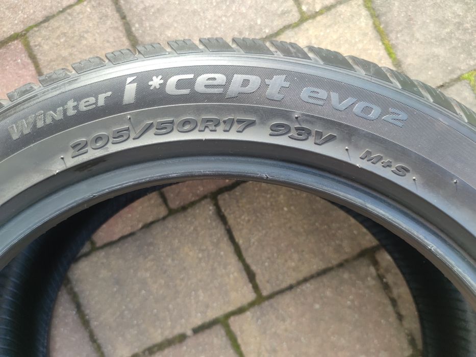 Opony zimowe  Hankook 205/50 R17