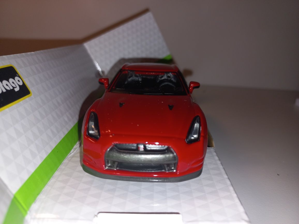 Bburago 2009 Nissan GT-R (R35),skala 1:32