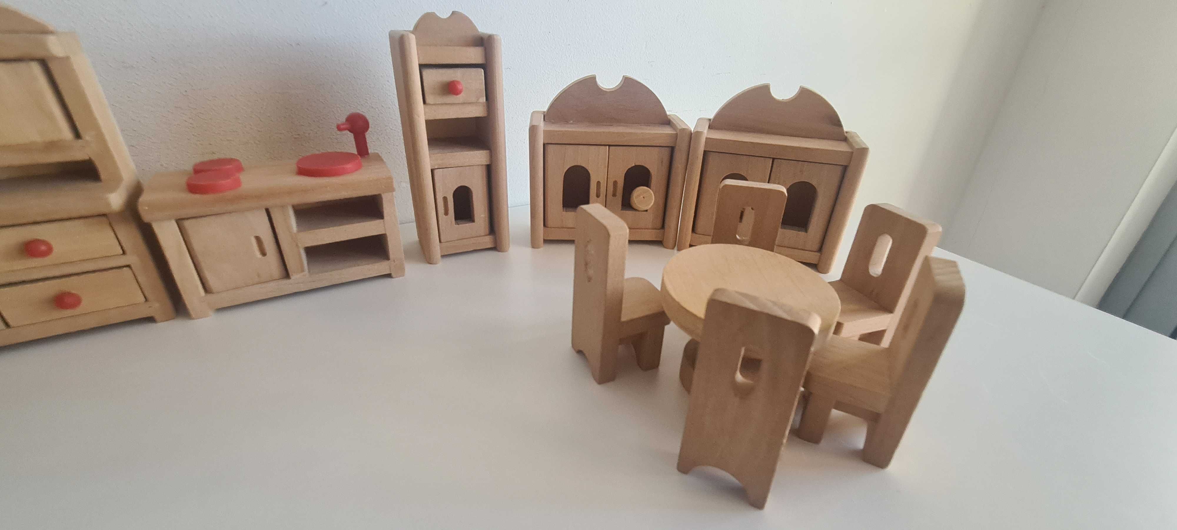 Brinquedos de madeira para brincar - sala, quarto e casa de banho