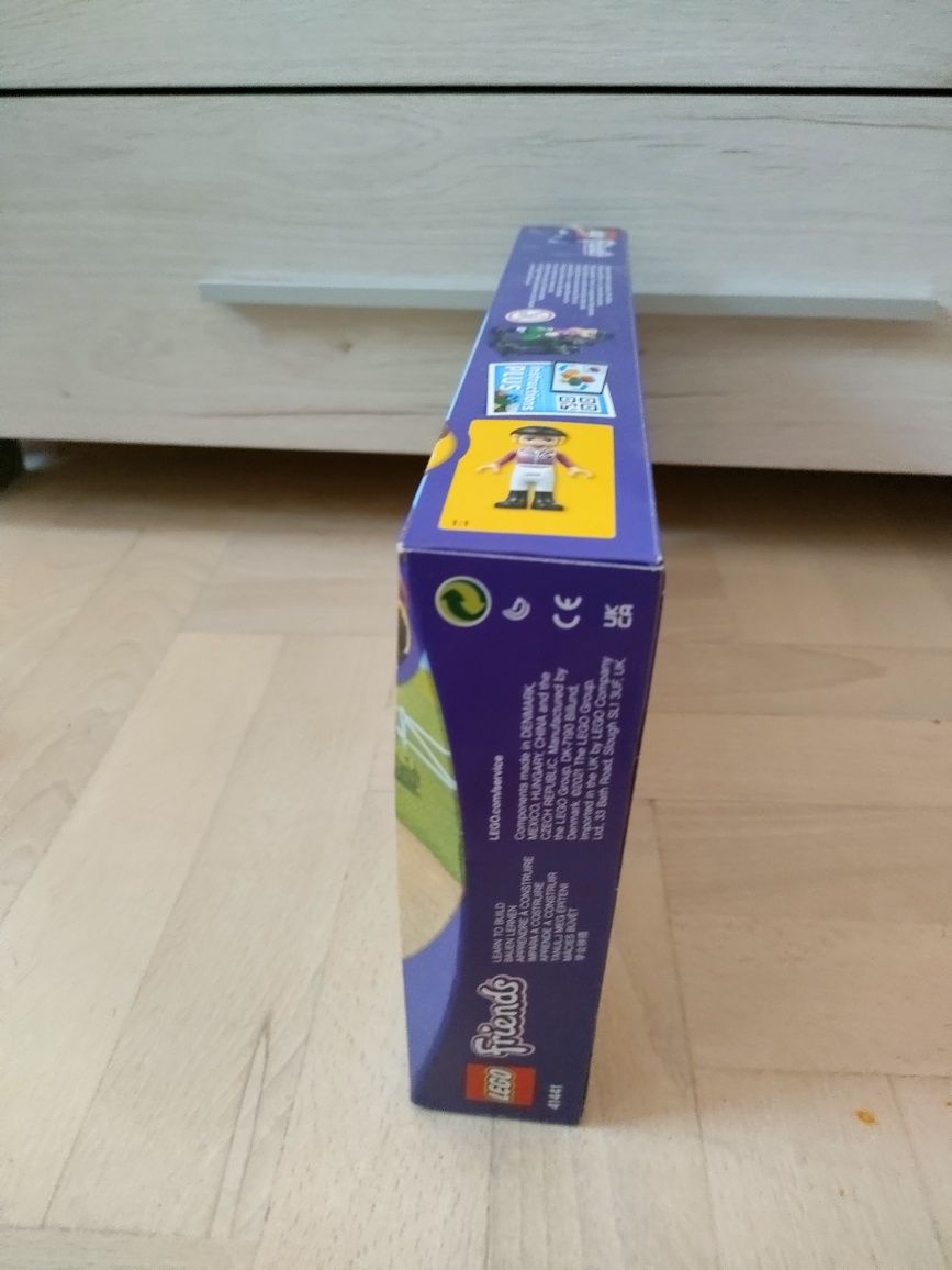 Zestaw LEGO Friends 41441 Szkółka jeździecka i przyczepa dla konia