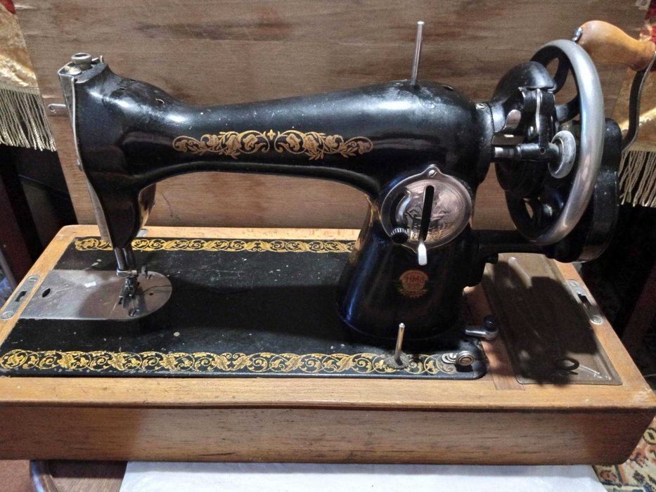 Старая швейная машинка