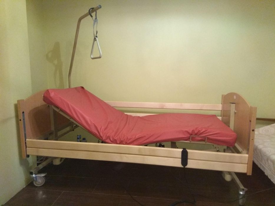 Łóżko rehabilitacyjne z materacem, 120 zł,