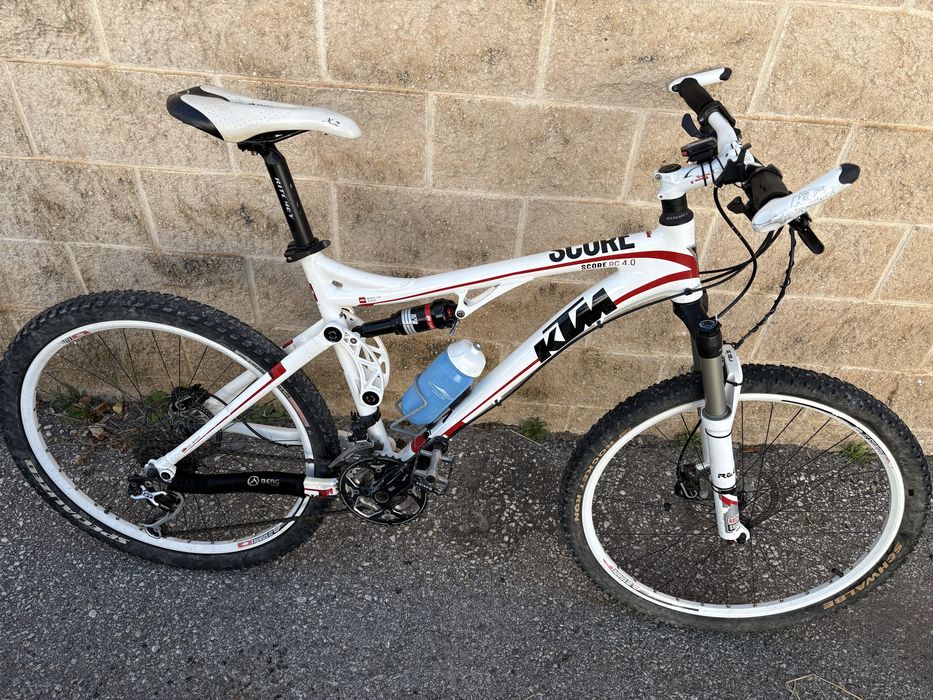 Bicleta ktm suspensao total