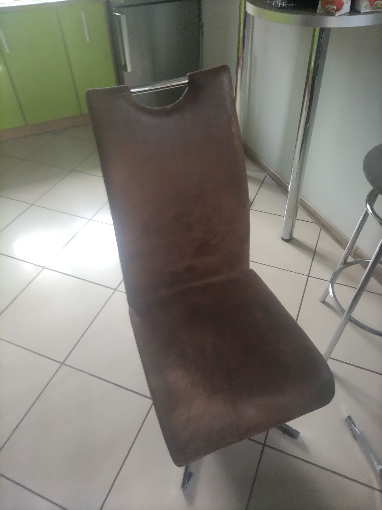 Krzesła 4szt z hromowaną nogą