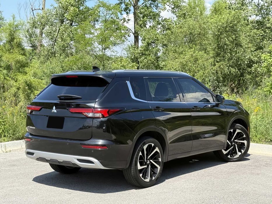 Mitsubishi Outlander      2022