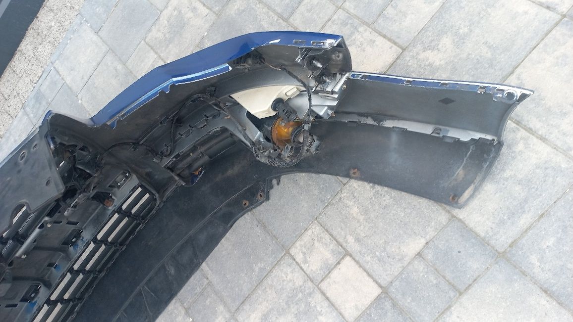 Vw passat b6 zderzak przód przedni niebieski la5e czujniki parkowania