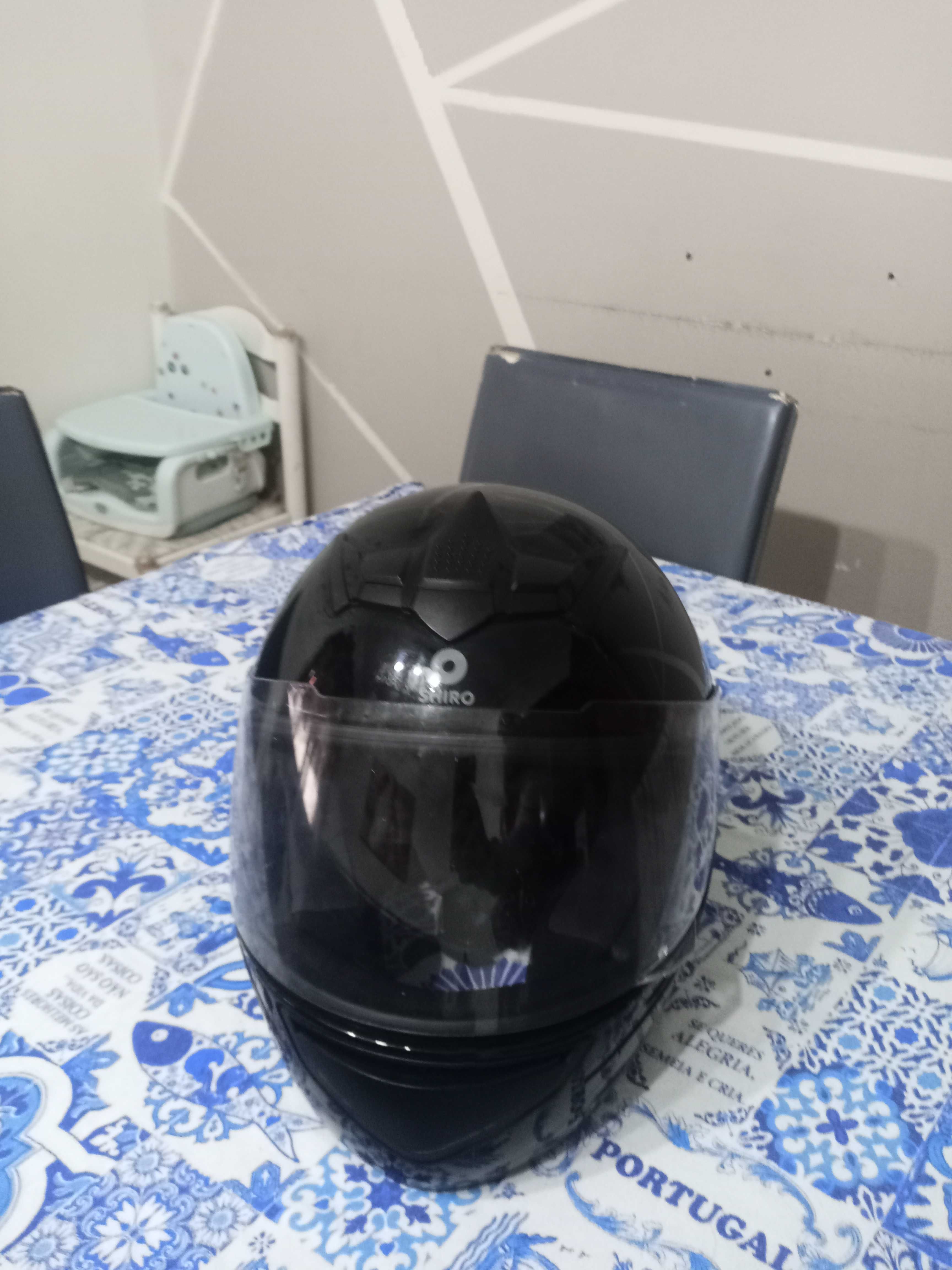 Capacetes em estado razoável