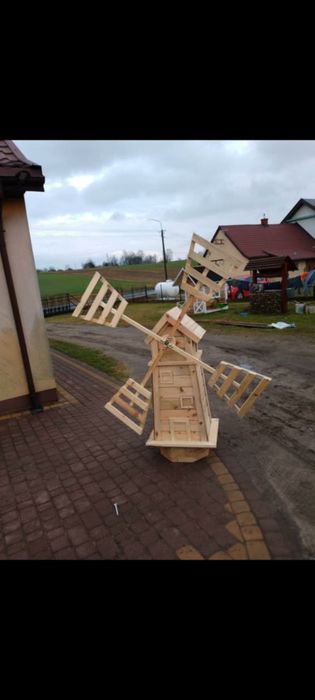 Ozdoby ogrodowe z drewna