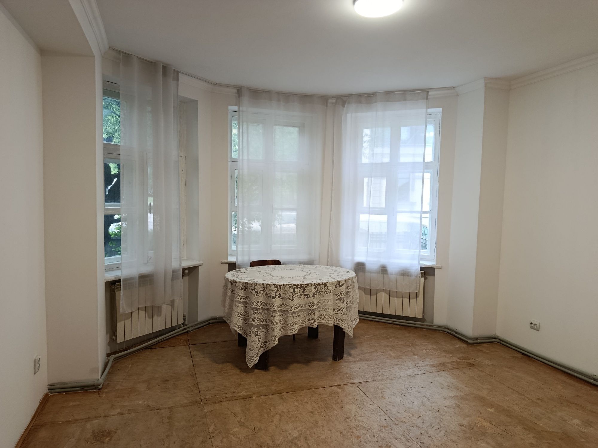 2 кімнатна квартира в центрі, можливо під комерцію