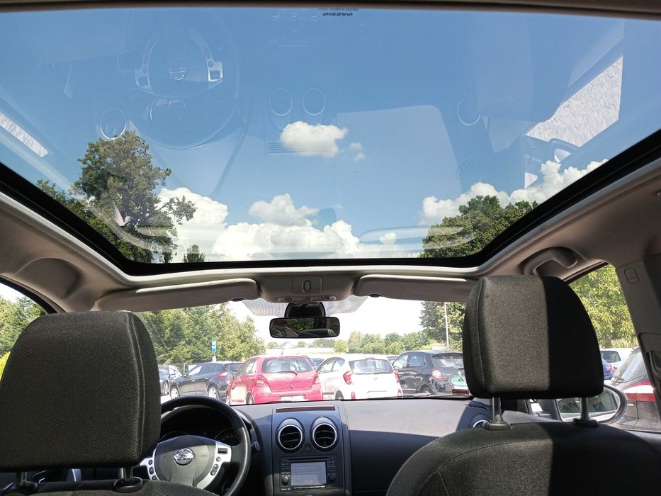 Nissan Qashqai 1.6 Benzyna 117 KM/Kamery 360/Panorama/Niski przebieg