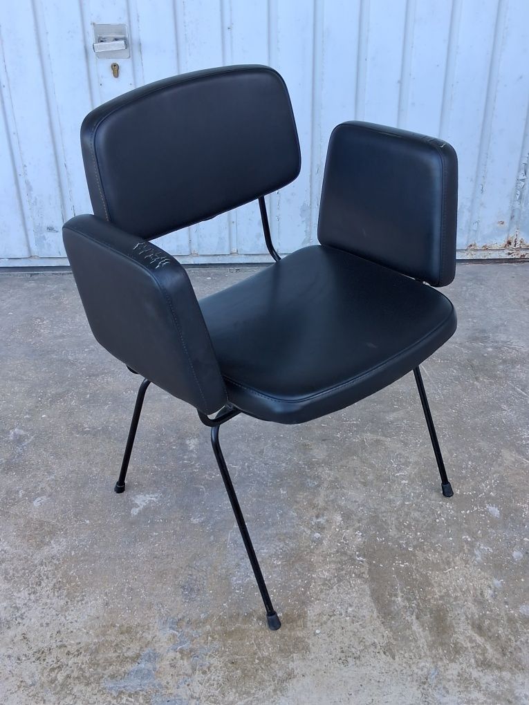 Cadeira vintage design português Daciano  da Costa Longra metalúrgica