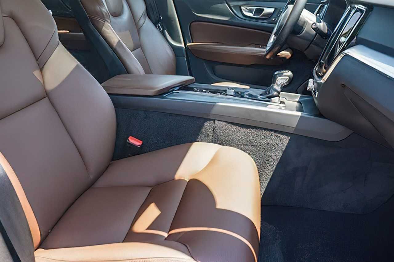 Volvo V60 T5 Momentum      2020