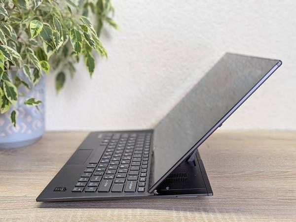 Продам стильний ноутбук-трансформер Sony VAIO з сенсорним екраном