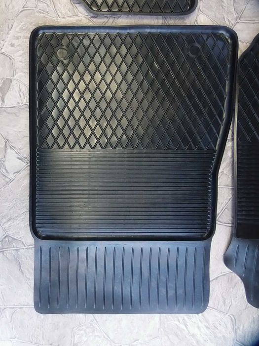 Dywaniki Gumowe Korytka Toyota Yaris Avensis Auris Corolla Aygo Verso