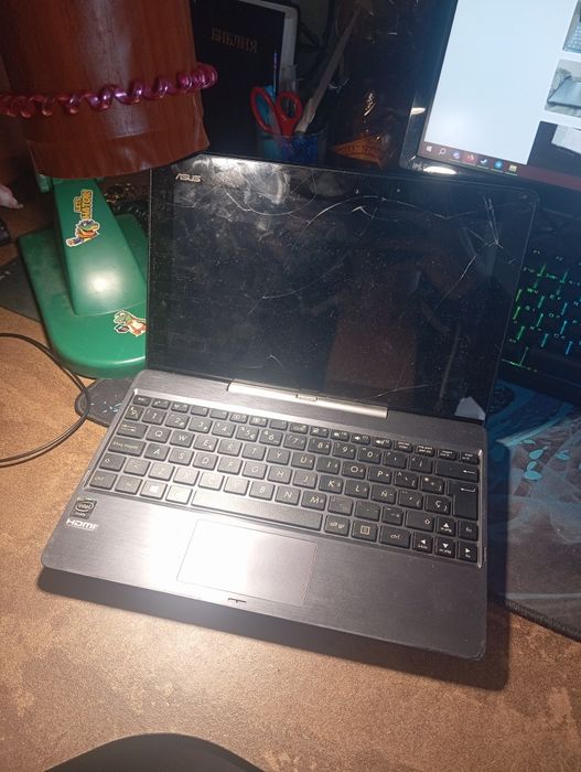 Asus transformer t100TAF планшет-ноутбук