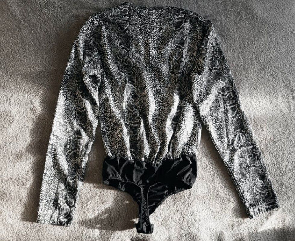Missguided p.XS/S атласний боді зі зміїним принтом