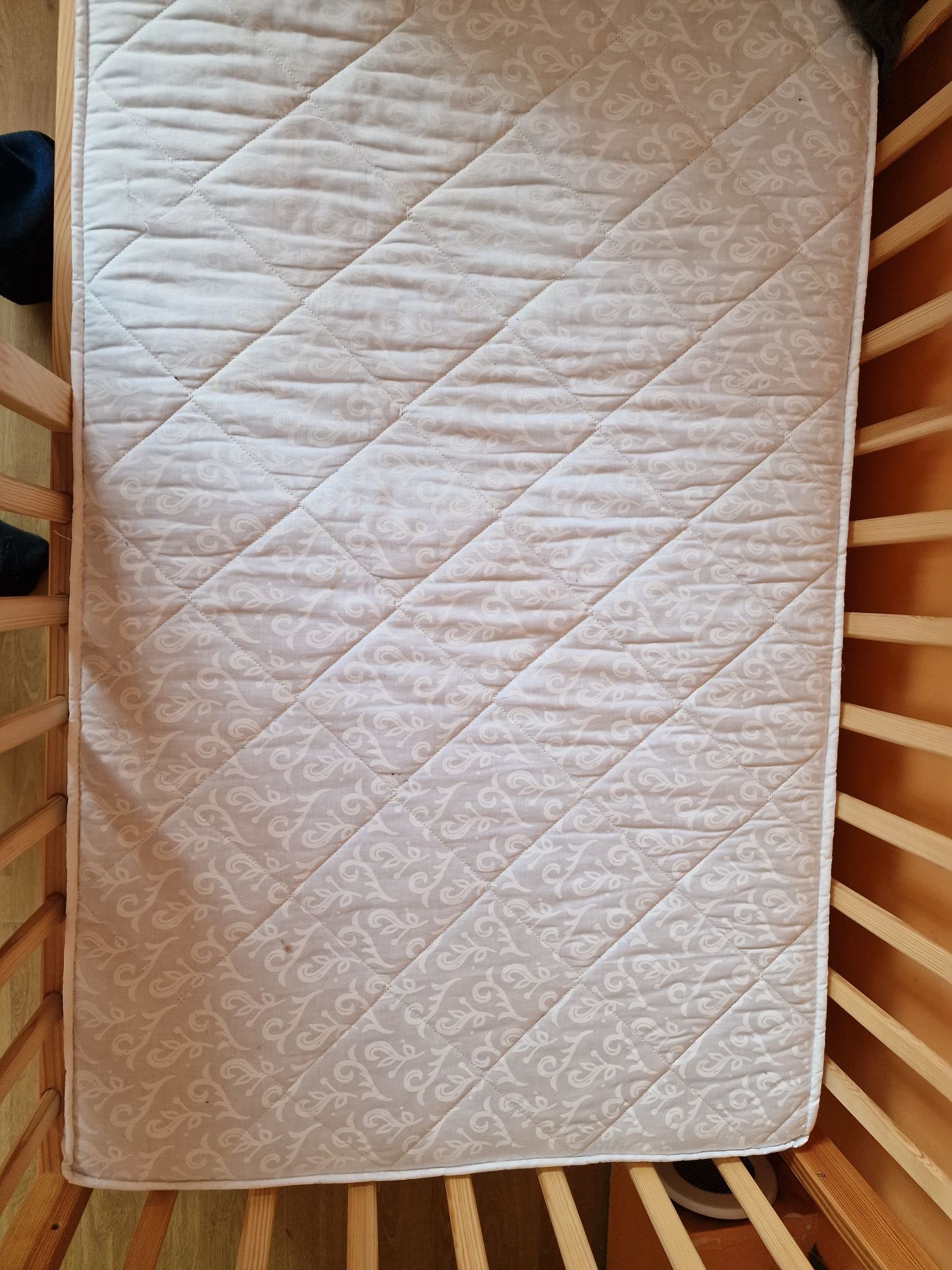 Łóżeczko drewniane sosnowe 120x60. 3 poziomy, materac, jak nowe