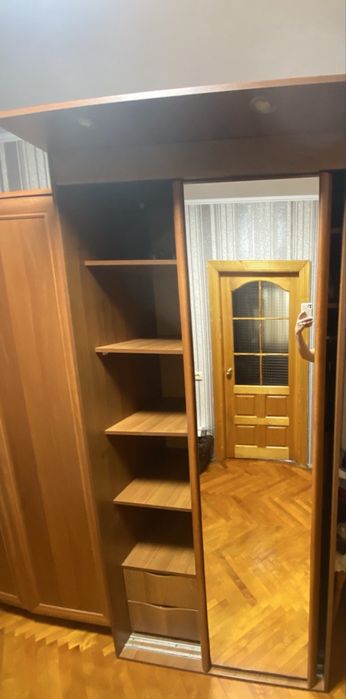 Шафа з дзеркалом