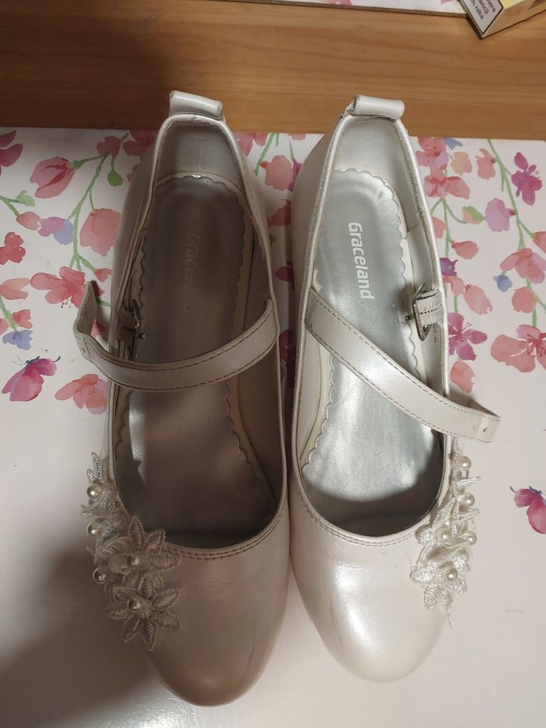 Buciki do komuni eleganckie