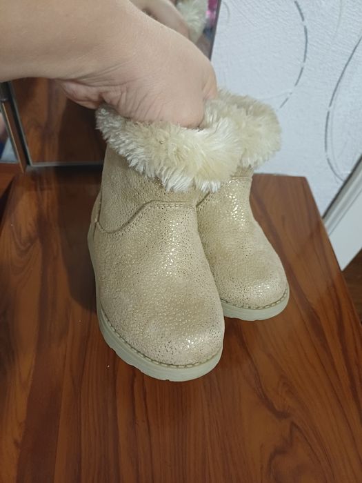 дитячі чоботи Cat & Jack, розмір 6.