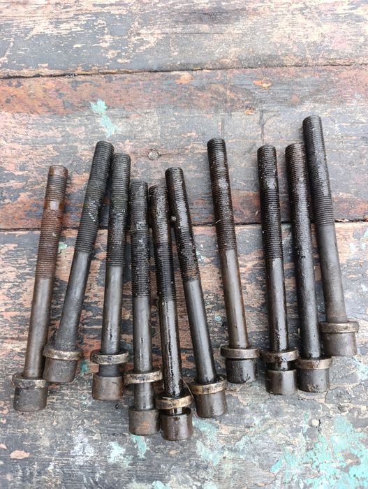 Болты комплект Ваз головку двигателя 21083