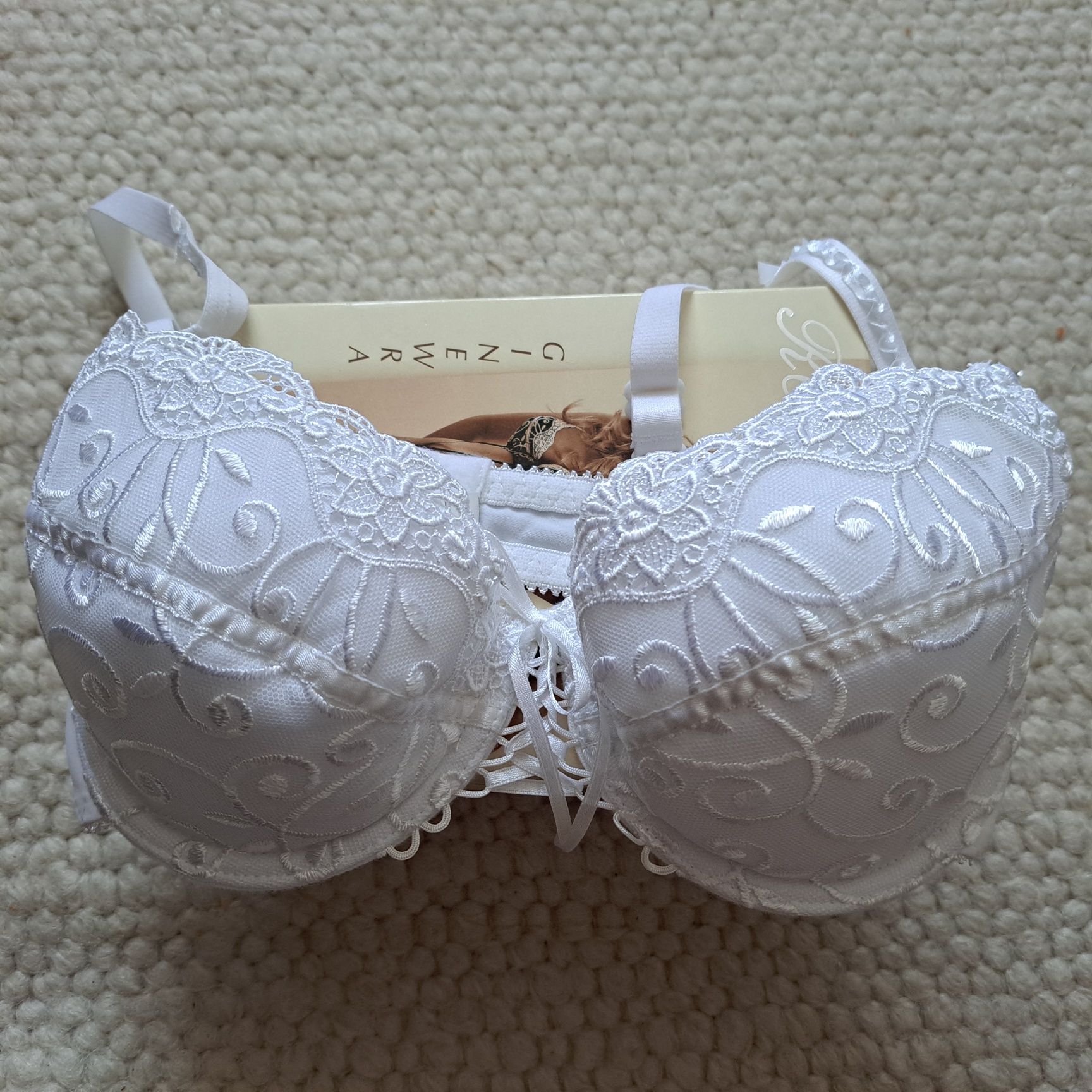 Nowy biustonosz push-up, sznurowanie 75B