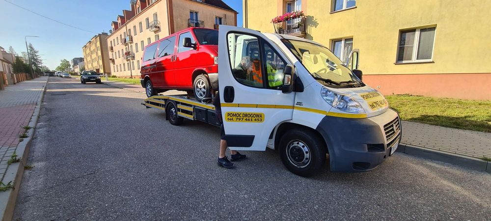 Pomoc Drogowa jak ci zabraknie PALIWA 24/7 Autoholowanie Laweta
