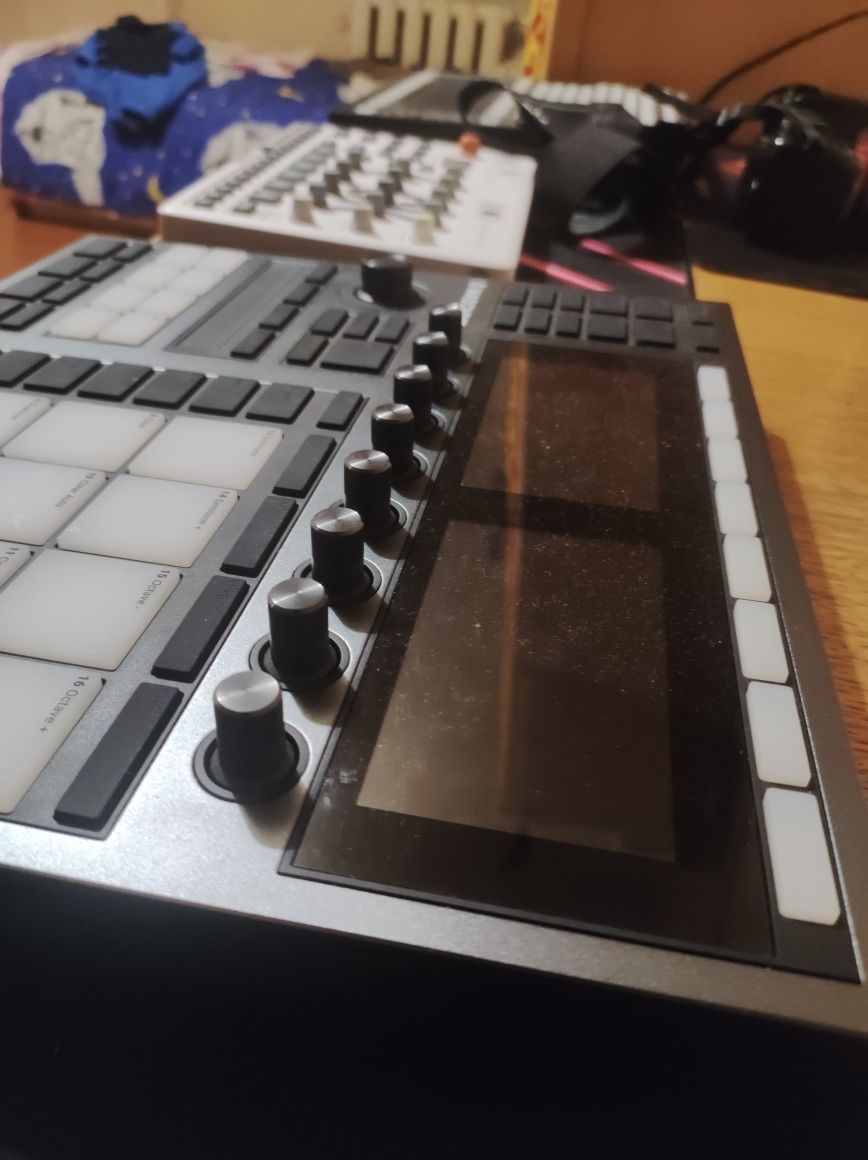 Native Instruments Maschine +